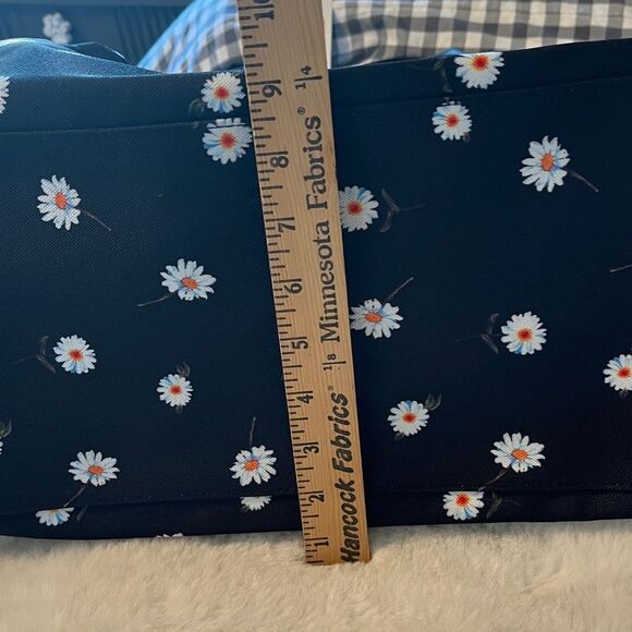 New! Alice + Olivia by Stacey Bendet  Daisy Print Duffel Bag - Picture 15 of 16